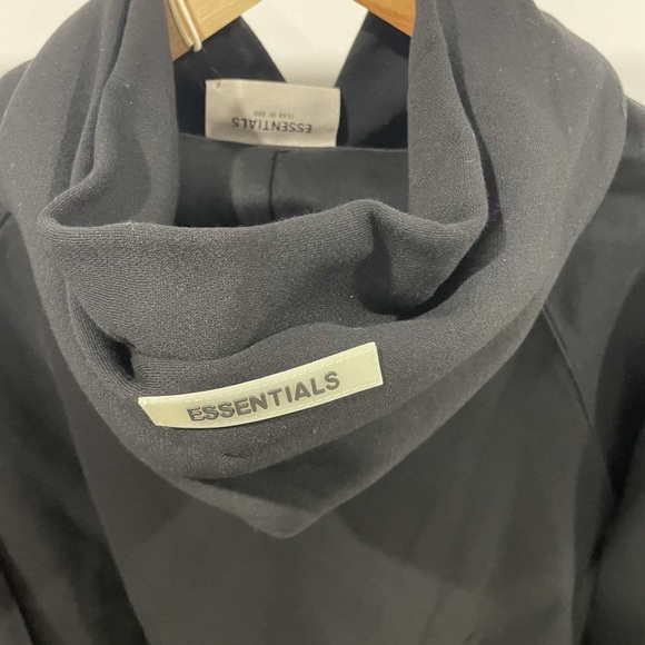 BRAND NEW ESSENTIALS HOODIE. BRAND NEW TAG STILL OK WITH PACKAGING. - Picture 4 of 4